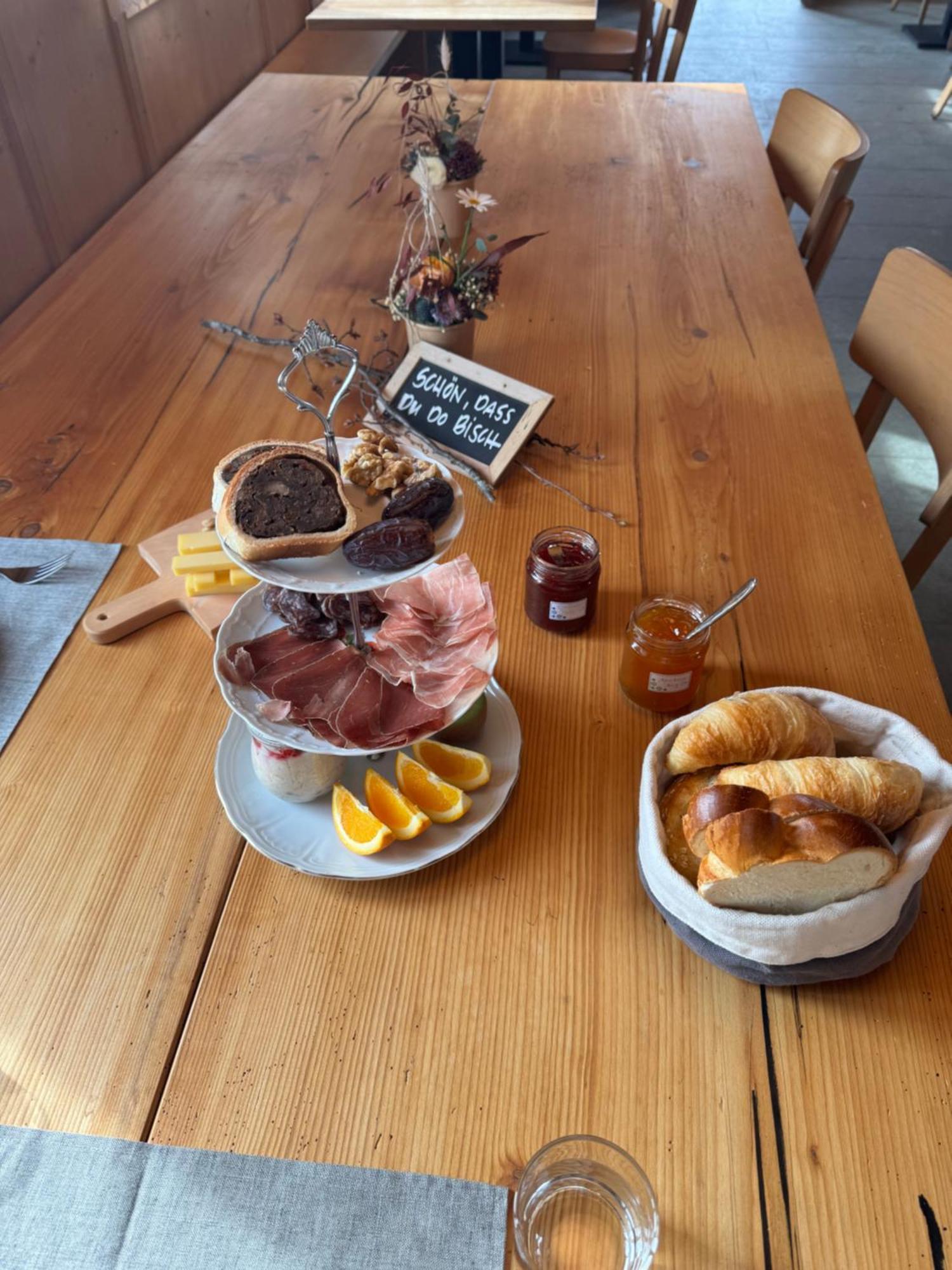 Ustreia Orta Bed & Breakfast Lohn Bagian luar foto